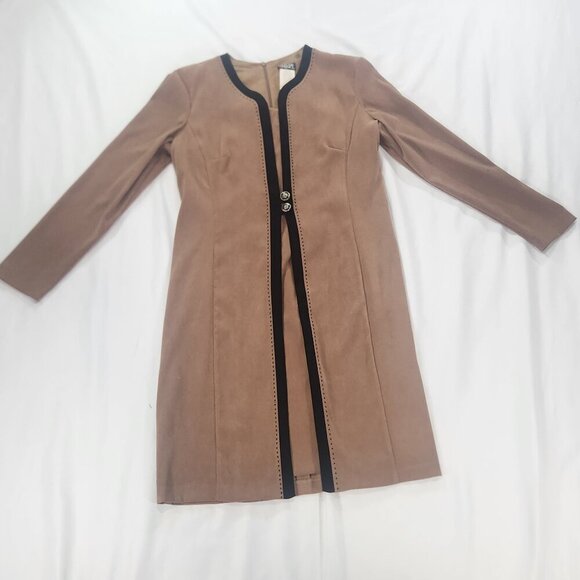 Helene Blake Dress Size 8
Lot K - Picture 3 of 9